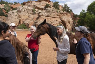 Best Friends co-founder Jana de Peyer teaching a workshop outside with a horse