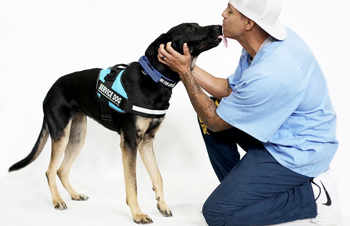 Prison program helps dogs and inmates | Best Friends Animal Society