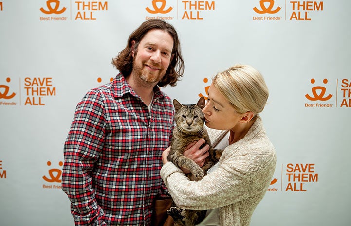 Mewford the blind cat gets adopted in New York
