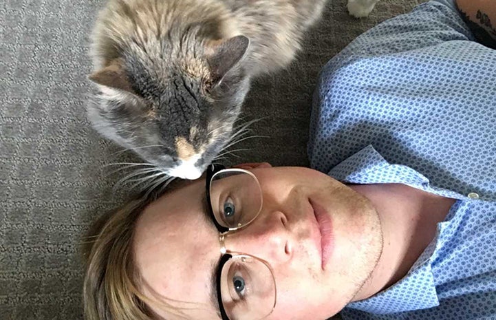 Selfie of Calen Smith with Harriet the cat
