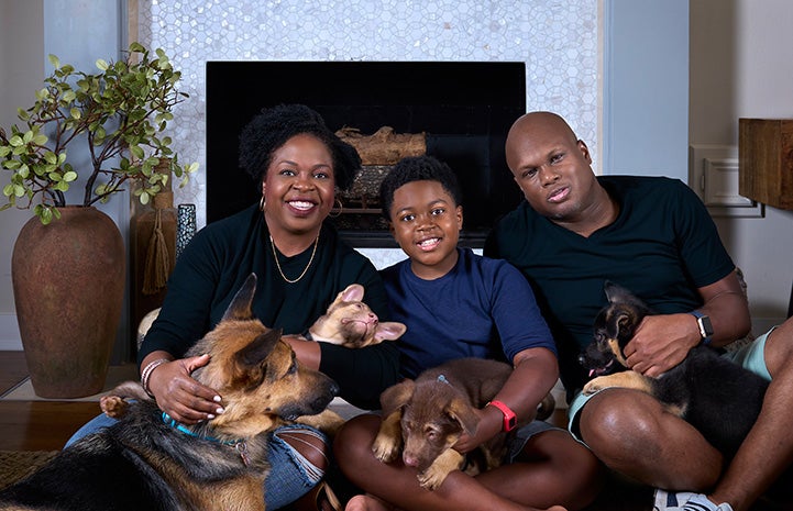 Kai and the Mason family with Mama Fratelli and three puppies