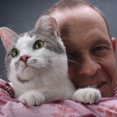 Peter Wolf with his cat Smudge.