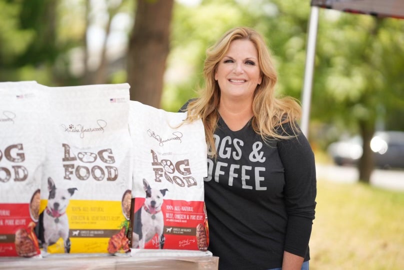 Trisha Yearwood at Pet Food Drive to Benefit Best Friends Animal Society