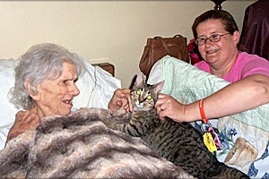 Casandra visiting a resident in a retirement home