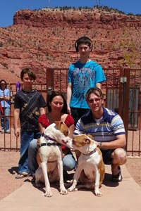 Nekoda the lost dog together with his family