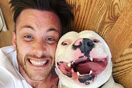 Dan Tillery and Diggy the pit bull's joyous "gotcha" selfie