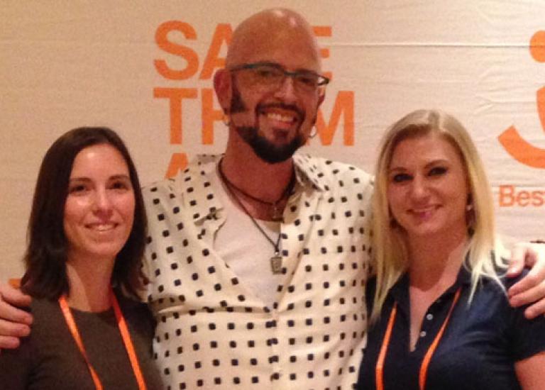 Jackson Galaxy and two women
