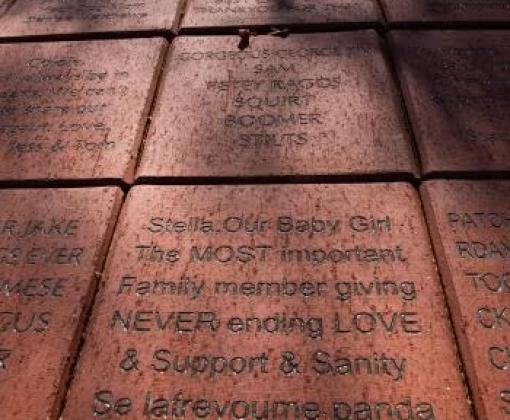 Pet memorial stones: Pet memorial engraved brick