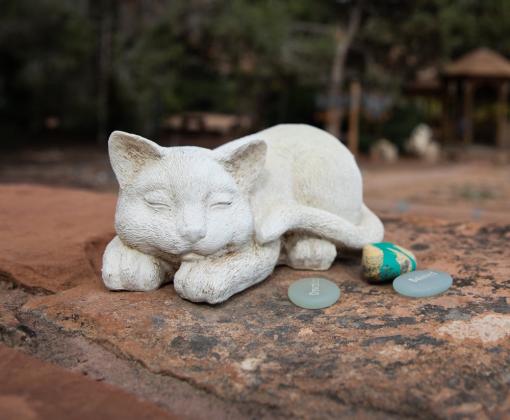 cat statue at Angels Rest