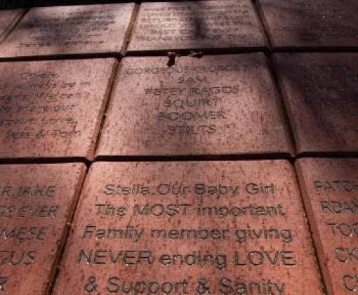 Pet memorial stones: Pet memorial engraved brick