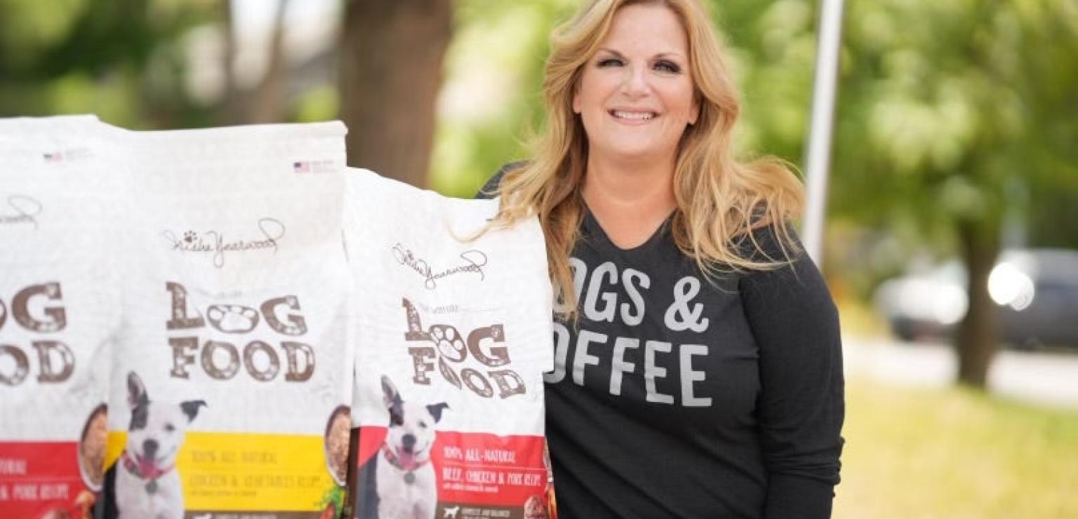 Trisha Yearwood at Pet Food Drive to Benefit Best Friends Animal Society