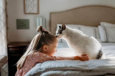Clara face-to-face with Rascal the cat