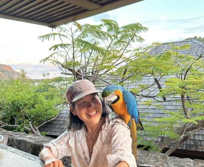 Suzanne Sandrue with a parrot