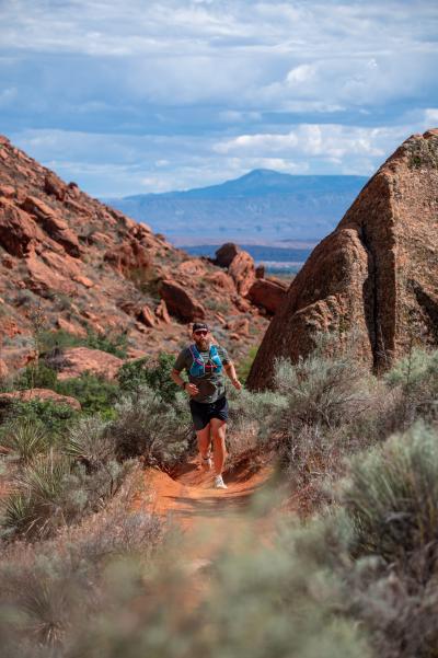 Dallas Kittrell running between two rock outcroppings