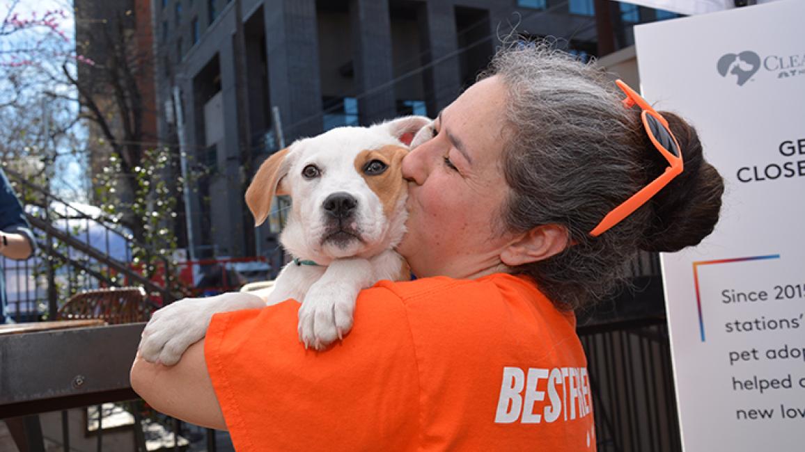 Volunteer-Deyra-Galvan-SXSWAdoptionPopUp_7431_Samson_JH.jpg