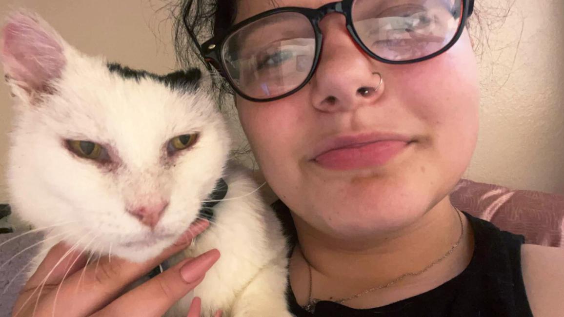 Selfie of Rikki-Lynn holding Van Gogh the cat