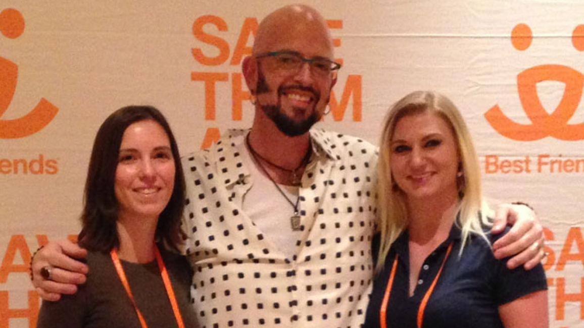Jackson Galaxy and two women