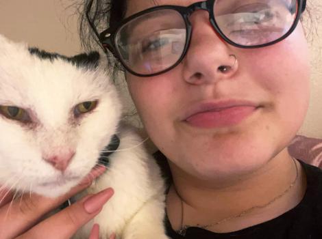 Selfie of Rikki-Lynn holding Van Gogh the cat