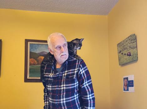 Eeyore the kitten on Allen's shoulder