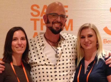 Jackson Galaxy and two women