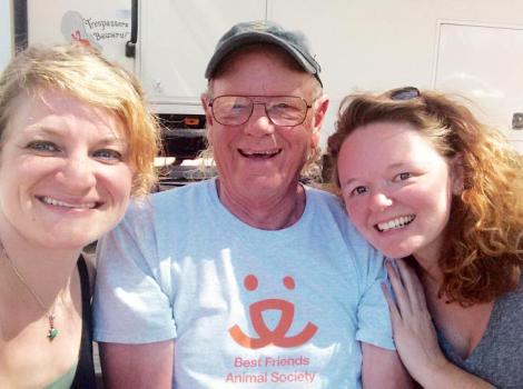 Volunteer Bill Splitter, smiling, between his two daughters Trischa and Elizabeth